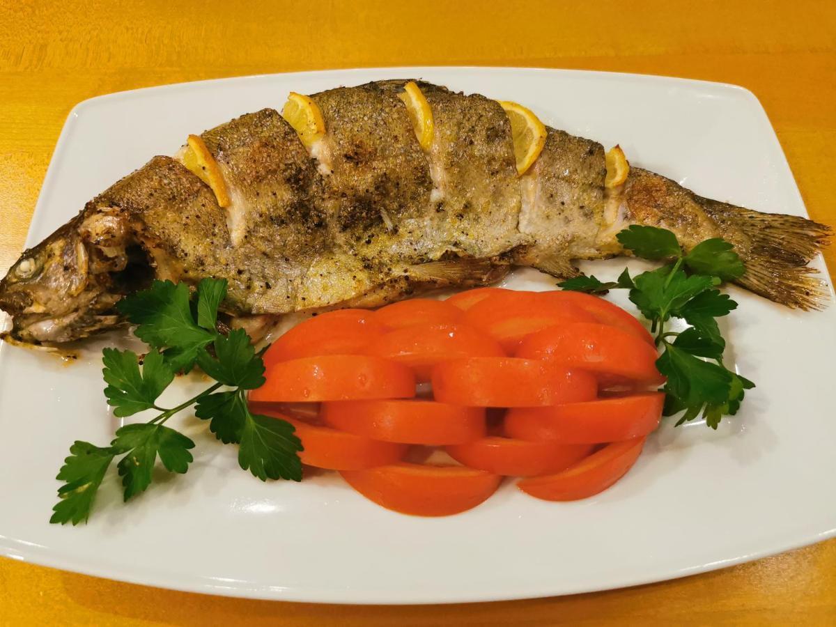 Palac Koronny Noclegi & Wypoczynek Wodzislaw Ngoại thất bức ảnh